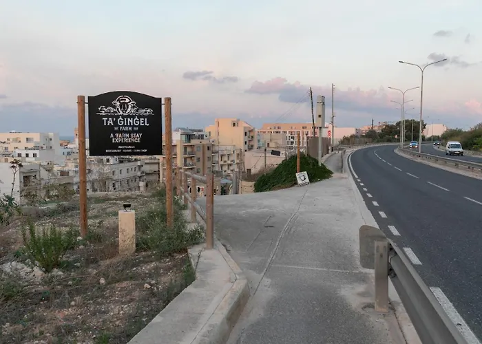 Ta' Gingel Farm Agriturisim B&b. Malta Κατάλυμα σε φάρμα Σεντ Πόλς Μπέι